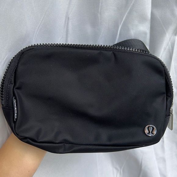 Lululemon Everywhere Belt Bag Black - Picture 1 of 2